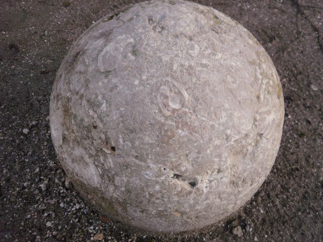 11. Kanonenkugel aus "Marmor" (Fossilien!) (E.-J. Spindler) 11. Kanonenkugel aus "Marmor" (Fossilien!) (E.-J. Spindler)