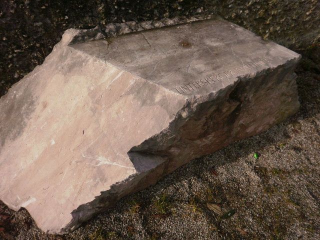 13. "Kalkmarmor", hell, vom Untersberg (Foto: E.-J. Spindler) 13. "Kalkmarmor", hell, vom Untersberg (Foto: E.-J. Spindler)