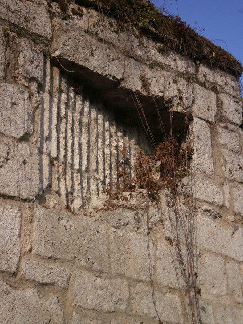 7. Abgetreppte Schießscharte (Foto: E.-J. Spindler) 7. Abgetreppte Schießscharte (Foto: E.-J. Spindler)